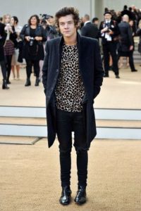 Harry can easly pass by a runway model rocking a Burberry leopard tee and a long black coat in the Burberry Fashion Show Sept 2015. Photo by: Getty Images.