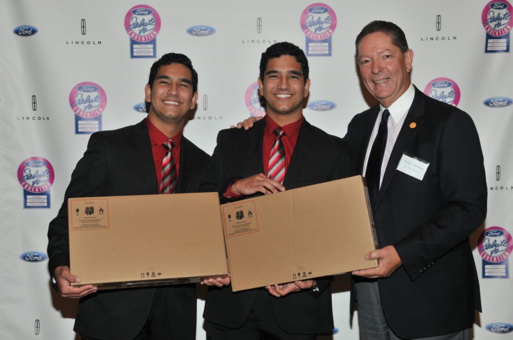 The Sarmiento twins were awarded with their laptops in the "Salute to Education" event